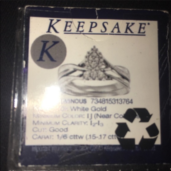 10 karat gold and diamond ring - Picture 4 of 8